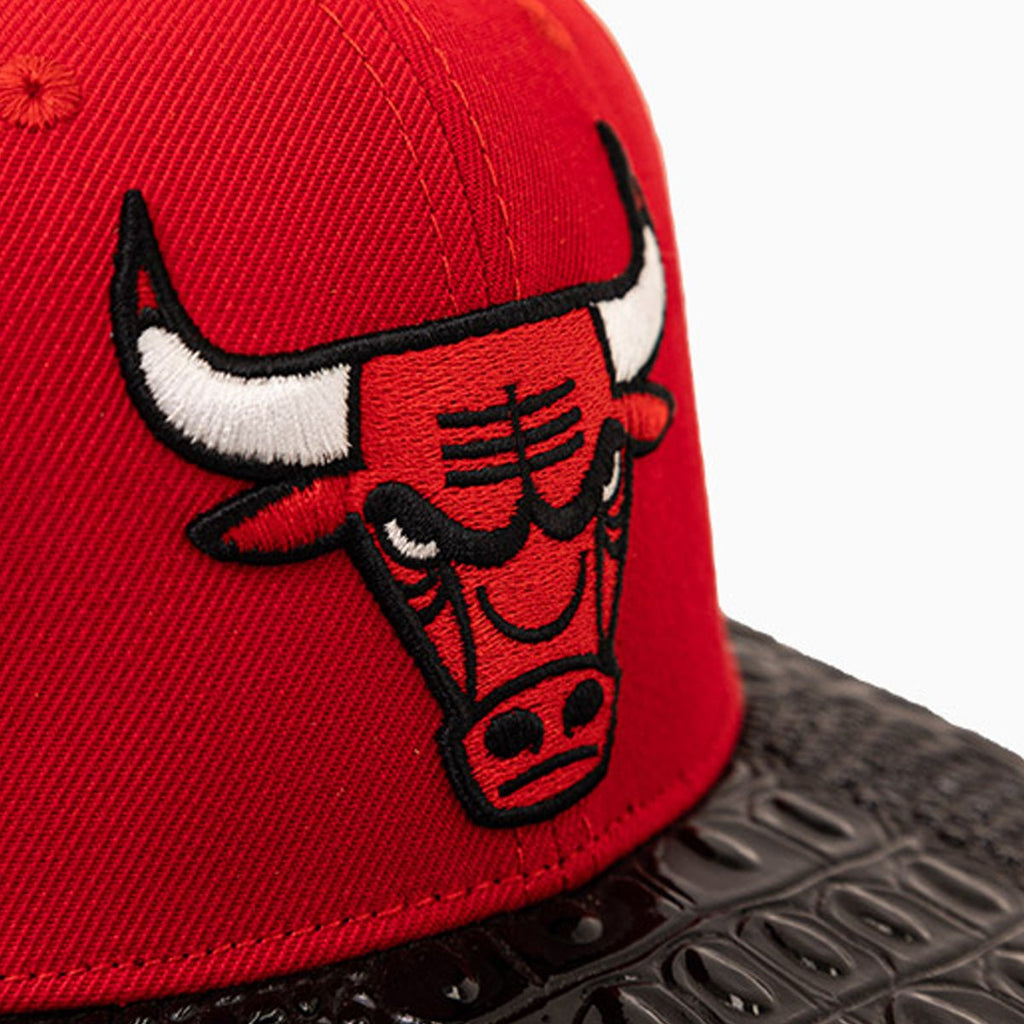 Chicago Bulls NBA Leather Visor Snapback Hat